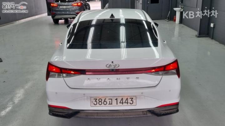 Hyundai Avante CN7 1.6 LPi Smart 5