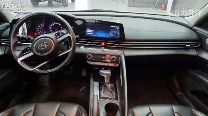 Hyundai Avante CN7 1.6 LPi Smart 8