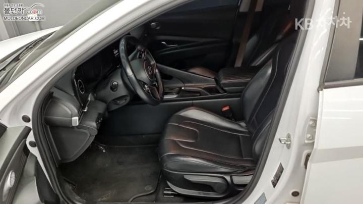 Hyundai Avante CN7 1.6 LPi Smart 10