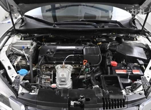 Honda Accord 2.4 Sedan 2008-2012 7