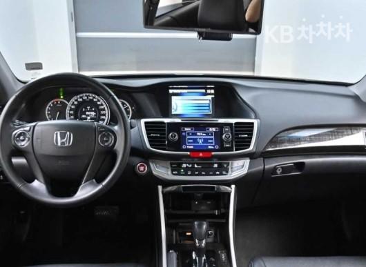 Honda Accord 2.4 Sedan 2008-2012 8