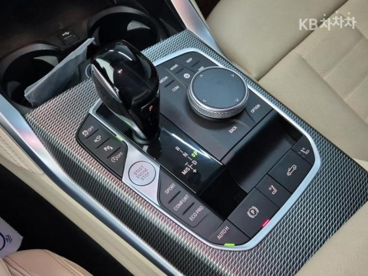 BMW 4 Series G22 420i Convertible M Sport 9