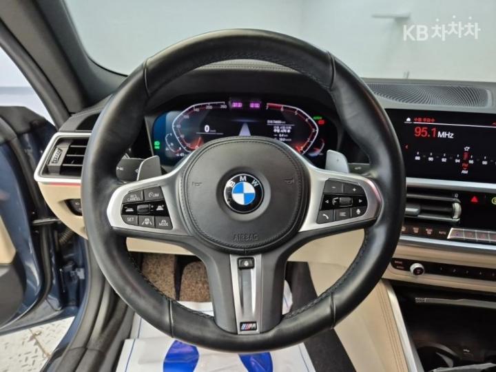 BMW 4 Series G22 420i Convertible M Sport 10