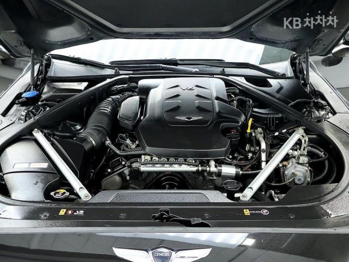 Genesis EQ900 3.8 GDI AWD Premium Luxury 8