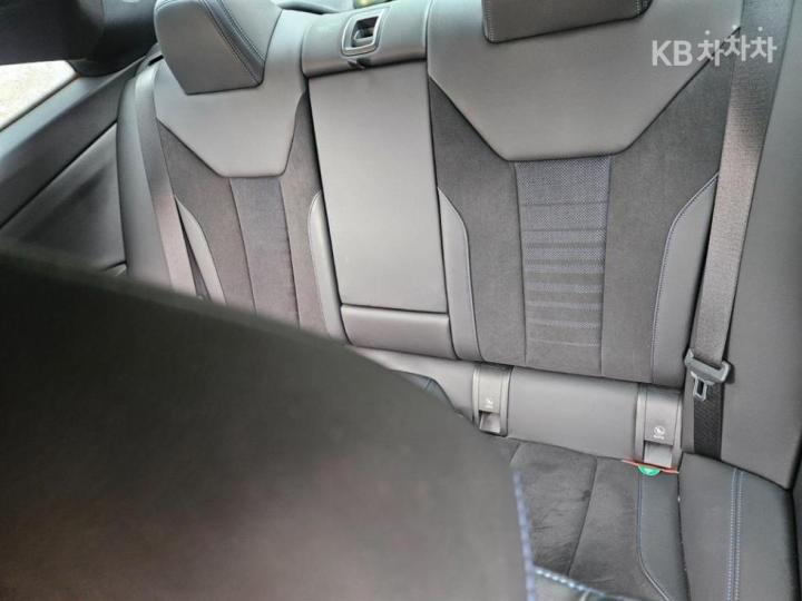 BMW 4 Series G22 420i Coupe M Sport 8