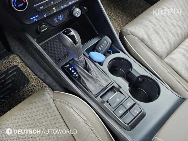 Hyundai Tucson Diesel e-VGT R 1.6 2WD Smart 10