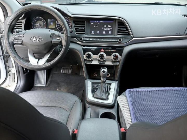 Hyundai Avante AD 1.6 Diesel Style 6