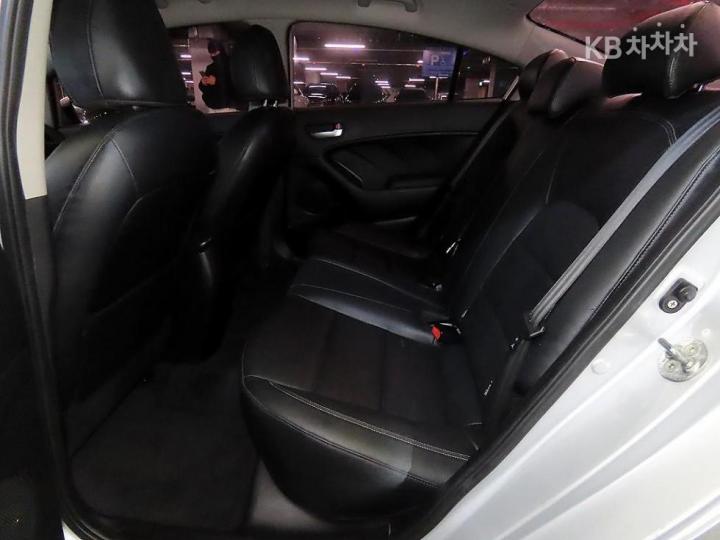 Kia K3 Diesel Luxury 8