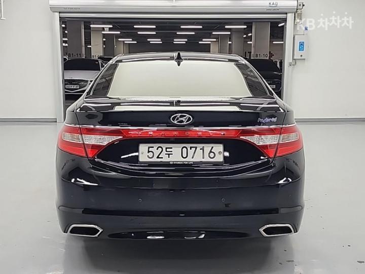 Hyundai Grandeur Hybrid Premium 4