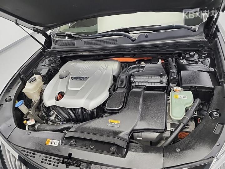 Hyundai Grandeur Hybrid Premium 6