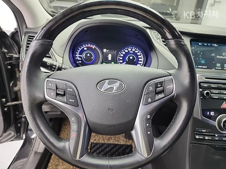 Hyundai Grandeur Hybrid Premium 10