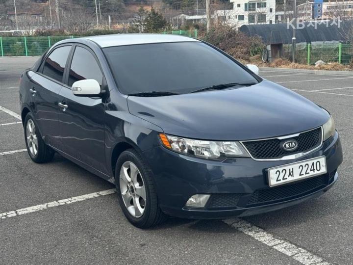 Kia Forte 1.6 CVVT Premium Si Black 2