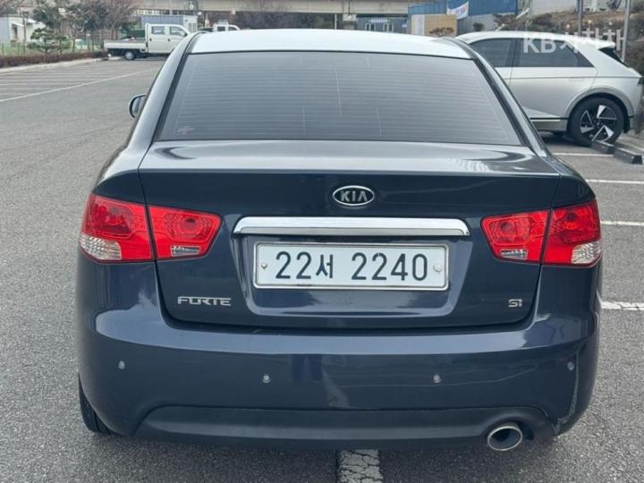 Kia Forte 1.6 CVVT Premium Si Black 5