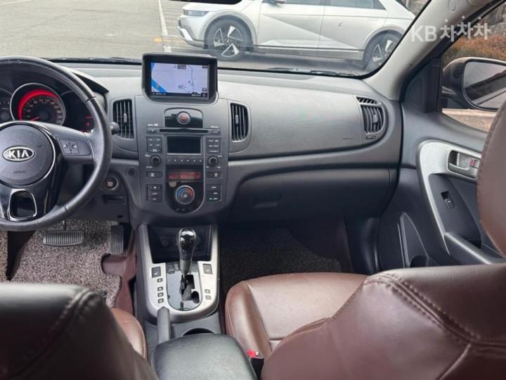 Kia Forte 1.6 CVVT Premium Si Black 7