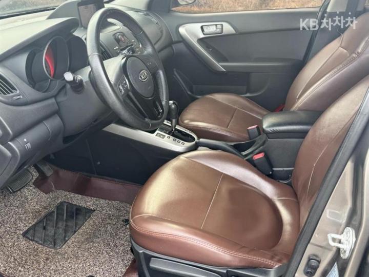 Kia Forte 1.6 CVVT Premium Si Black 8