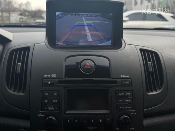 Kia Forte 1.6 CVVT Premium Si Black 10