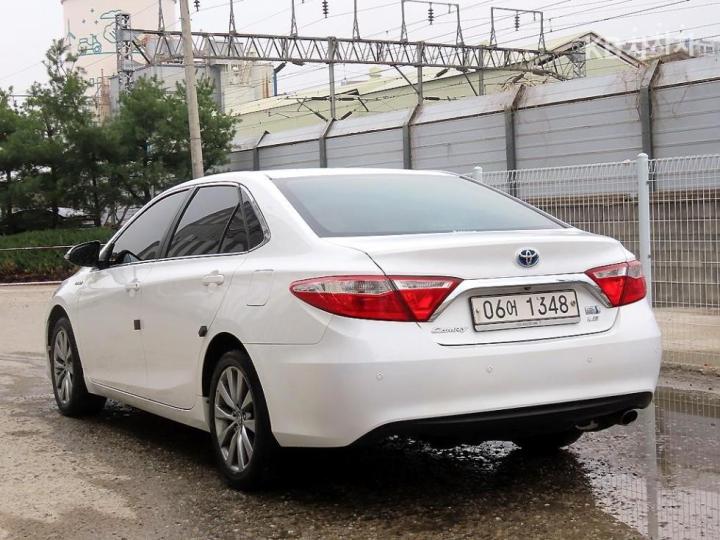 Toyota Camry New 2.5 Hybrid LE 4