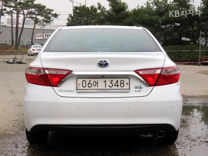 Toyota Camry New 2.5 Hybrid LE 5