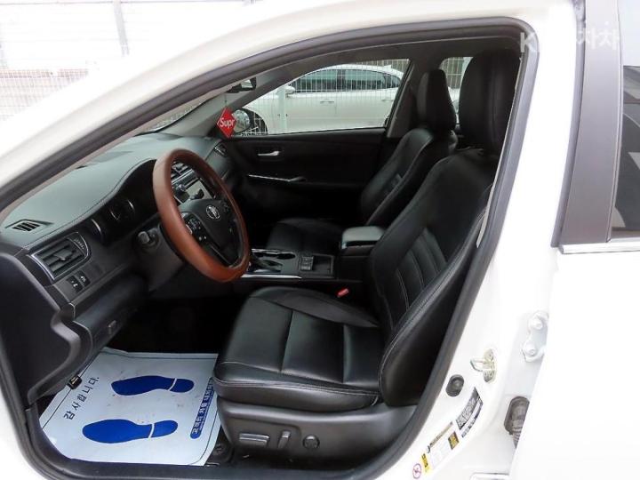 Toyota Camry New 2.5 Hybrid LE 6