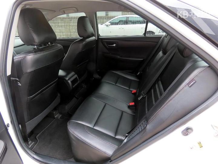 Toyota Camry New 2.5 Hybrid LE 7