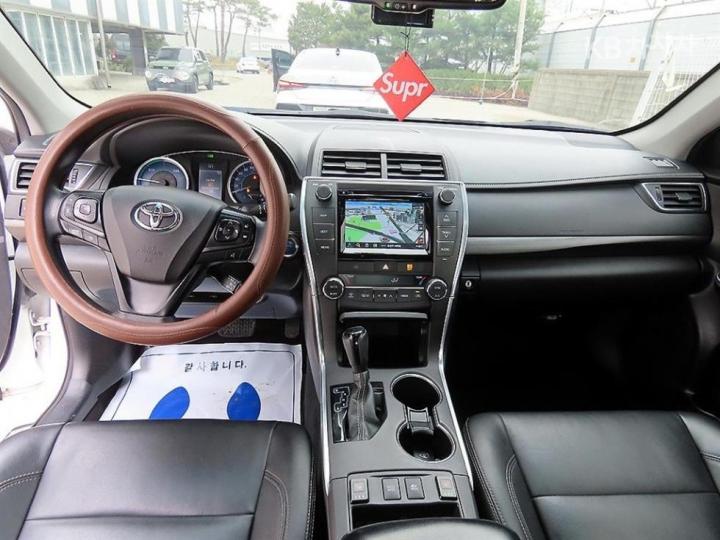 Toyota Camry New 2.5 Hybrid LE 8