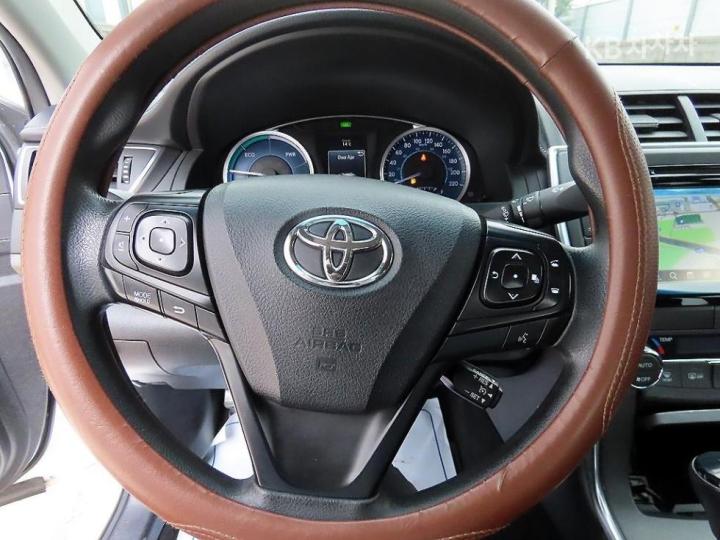 Toyota Camry New 2.5 Hybrid LE 9