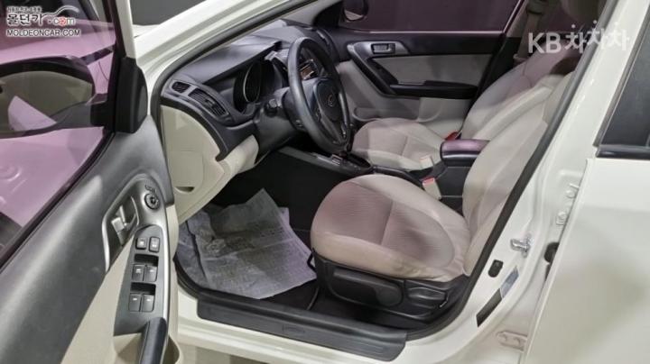 Kia Forte 1.6 CVVT SLi 10