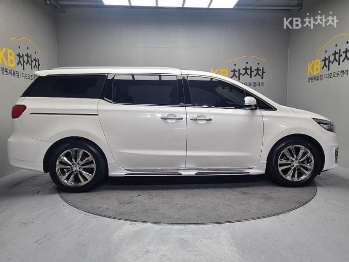 Kia Carnival 2.2 Diesel Noblesse 6