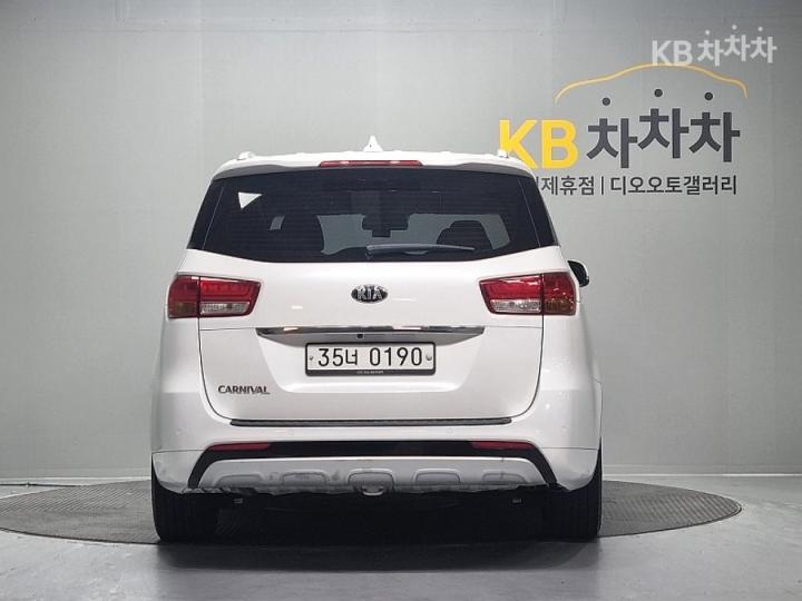 Kia Carnival 2.2 Diesel Noblesse 7
