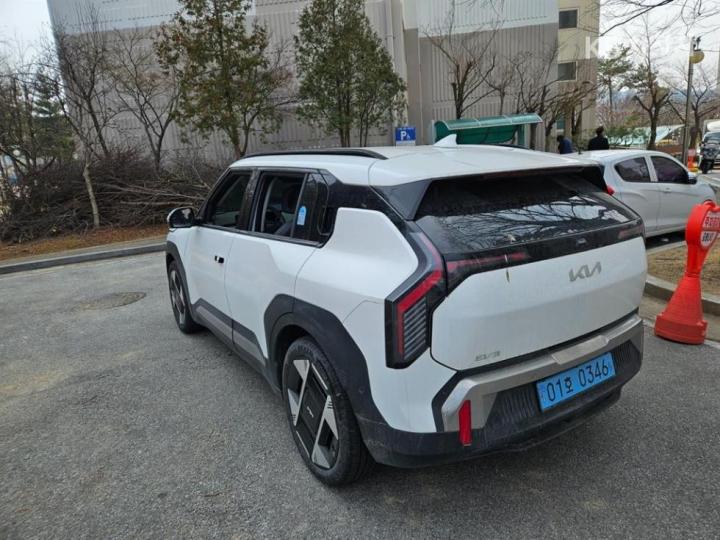 Kia EV3 Long Range 2WD Earth 6