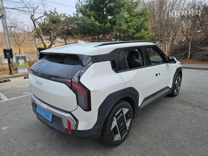 Kia EV3 Long Range 2WD Earth 7