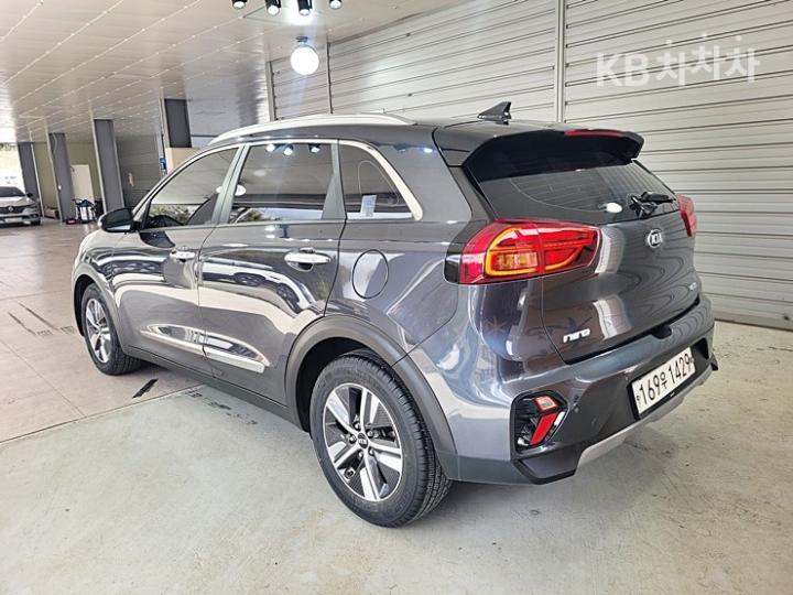 Kia Niro 1.6 HEV Prestige 5