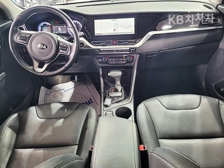 Kia Niro 1.6 HEV Prestige 8