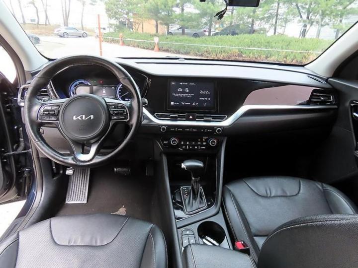 Kia Niro 1.6 HEV Prestige 8