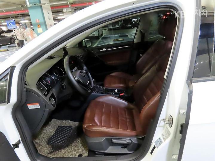 Volkswagen Golf 2.0 TDI MK7 Premium 7