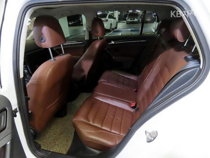 Volkswagen Golf 2.0 TDI MK7 Premium 8