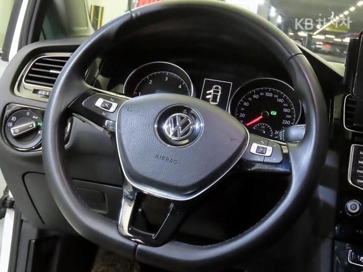 Volkswagen Golf 2.0 TDI MK7 Premium 9