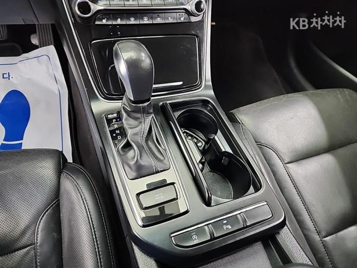 Hyundai Grandeur IG Diesel 2.2 Modern Base Type 9