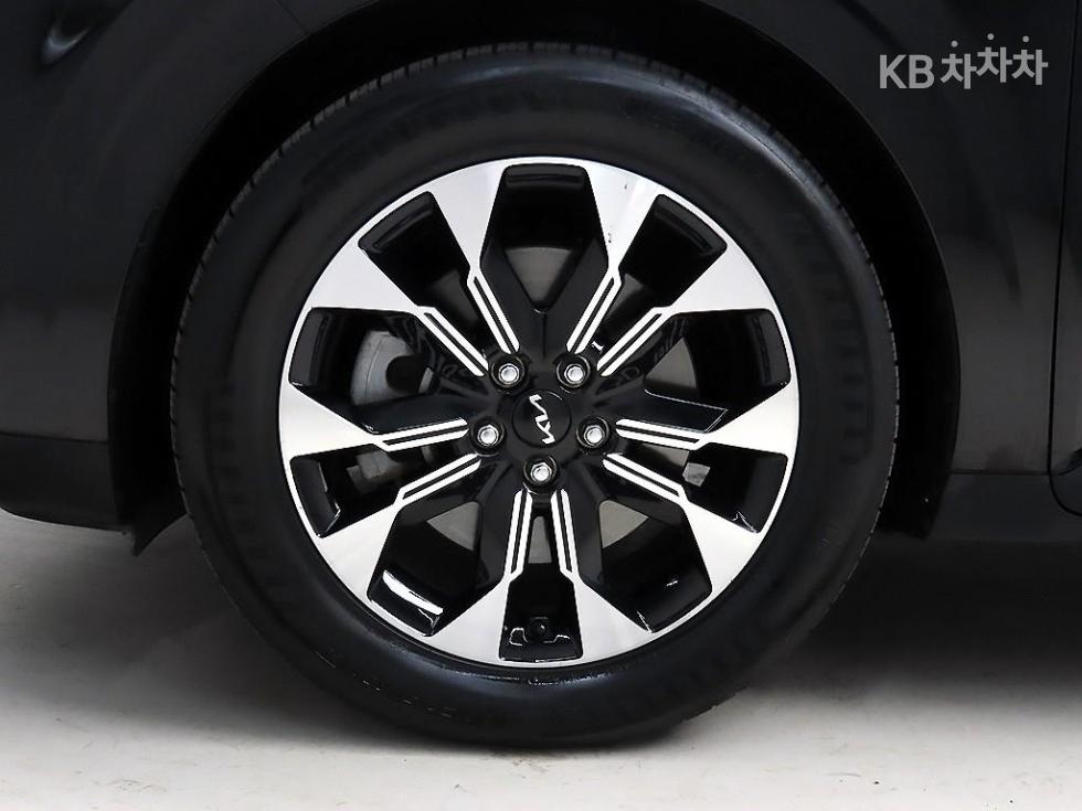 2022 Kia 4 photo