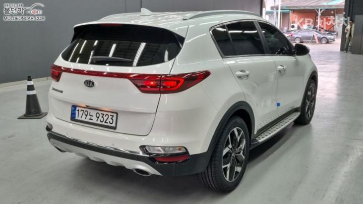 Kia Sportage The Bold 2.0 Diesel 2WD Prestige 3