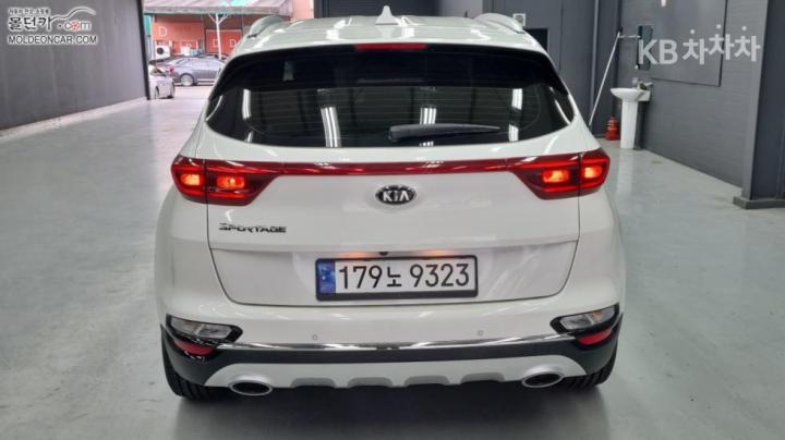 Kia Sportage The Bold 2.0 Diesel 2WD Prestige 5