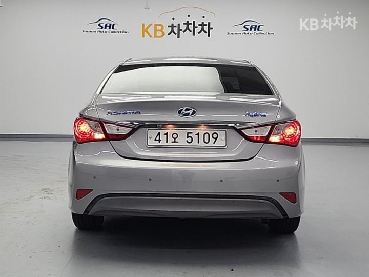 Hyundai Sonata Hybrid 2.0 Smart 4