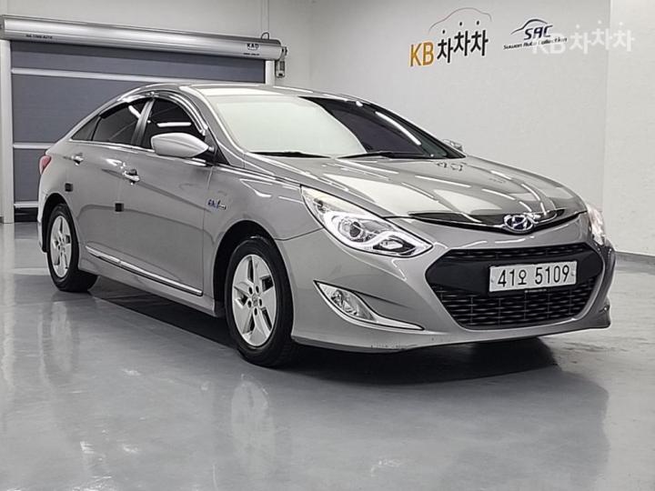 Hyundai Sonata Hybrid 2.0 Smart 5