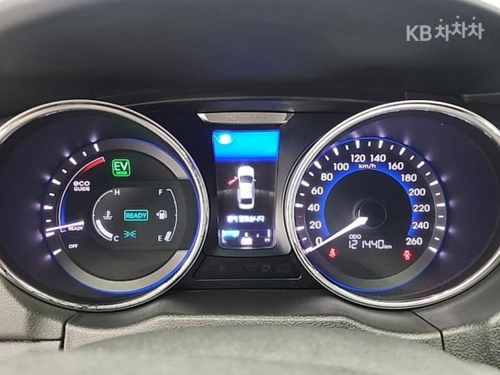 Hyundai Sonata Hybrid 2.0 Smart 7