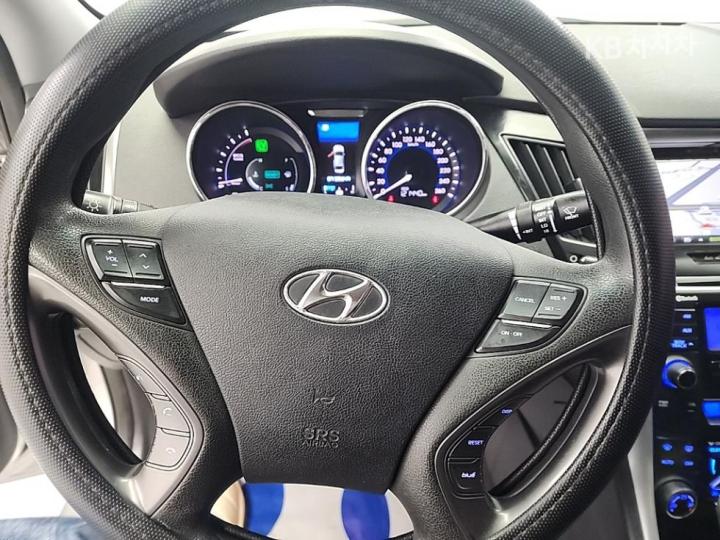 Hyundai Sonata Hybrid 2.0 Smart 10