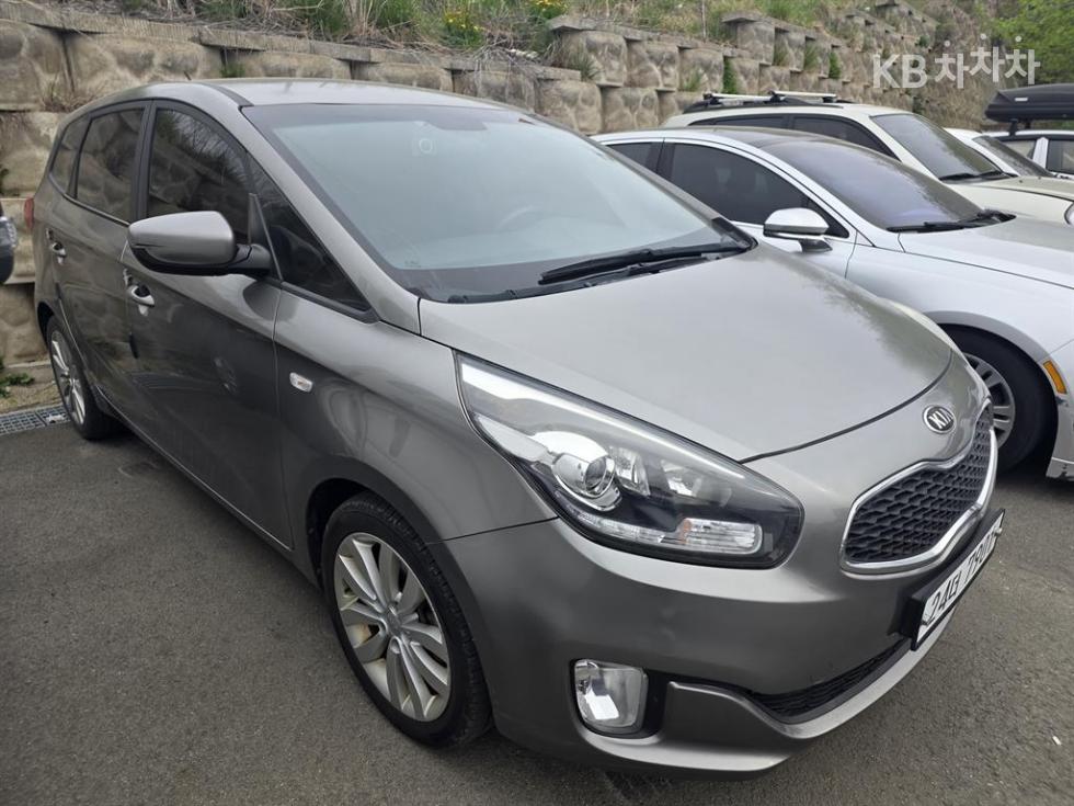 Kia Carens — miniaturë 3