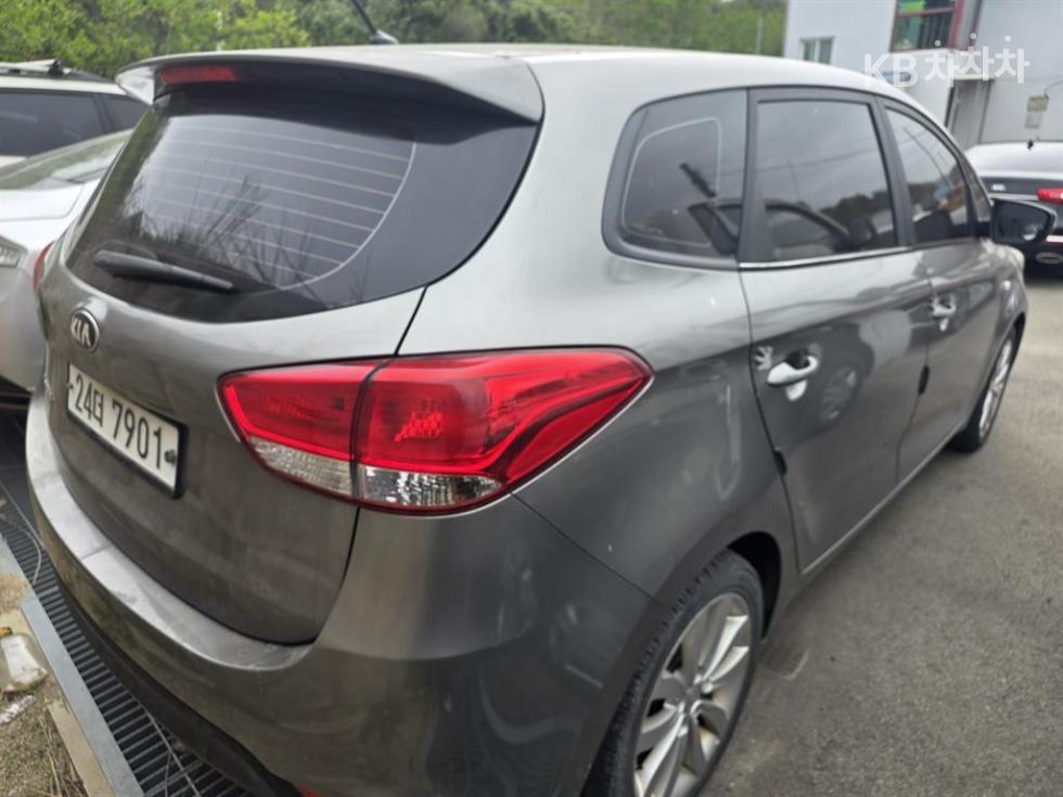 Kia Carens — miniaturë 4