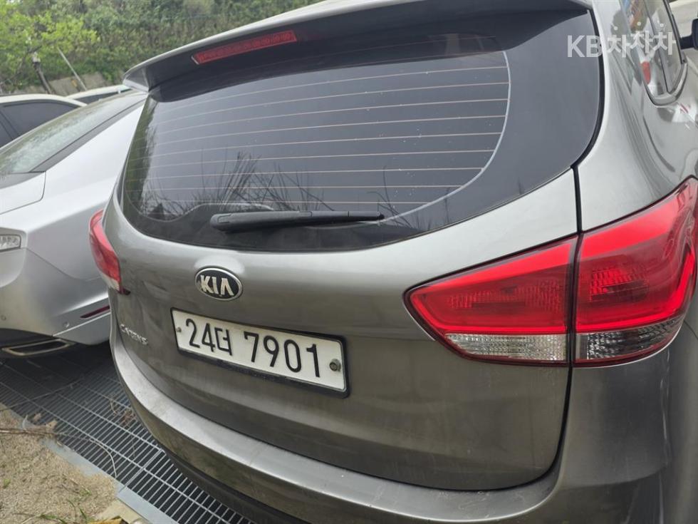 Kia Carens — miniaturë 5