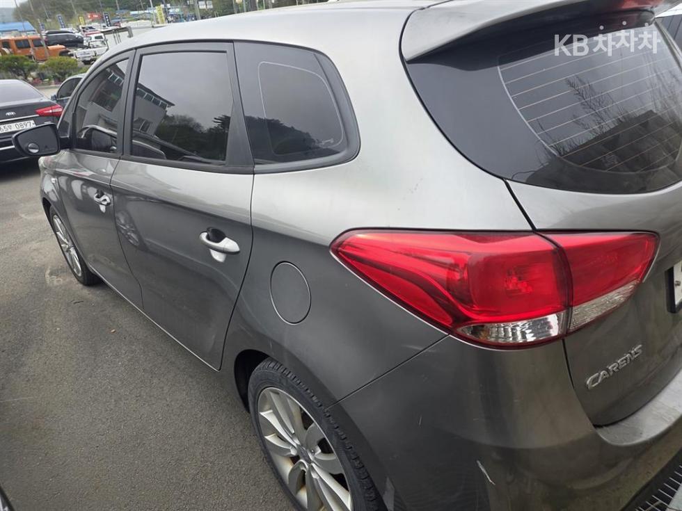 Kia Carens — miniaturë 6