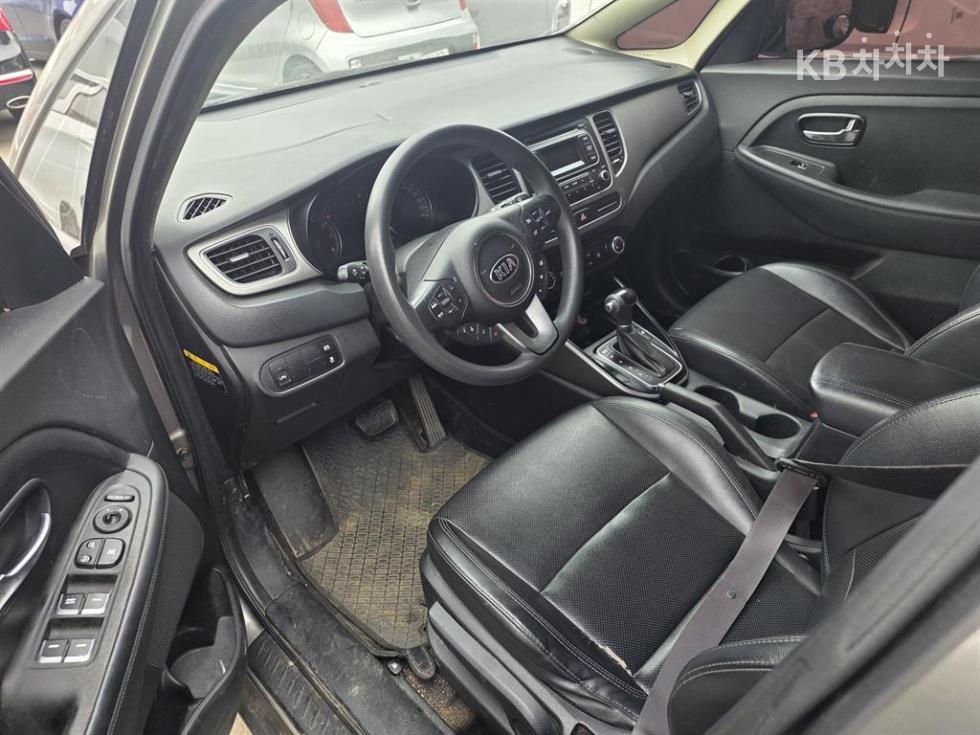 Kia Carens — miniaturë 7